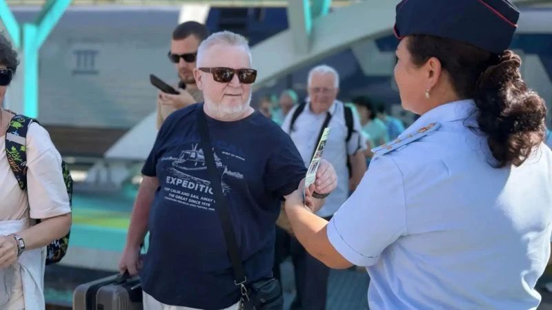 В Керчи транспортные полицейские провели профилактическую акцию «Безопасный транспорт» В Керчи транспортные полицейские провели профилактическую акцию «Безопасный транспорт»