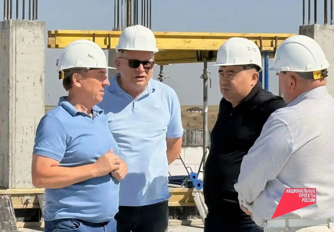 Юрий Гоцанюк и Эдуард Щёголев проверили строительство детсада в Ана-Юрт Юрий Гоцанюк и Эдуард Щёголев проверили строительство детсада в Ана-Юрт