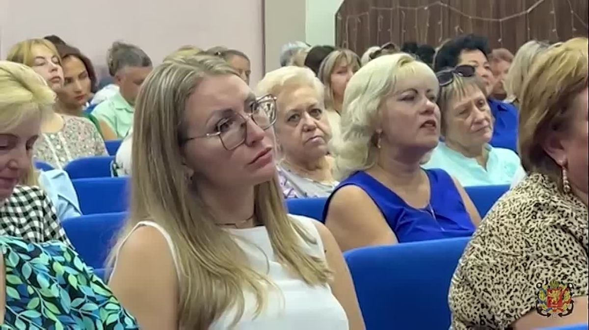 Традиционно в августе в Керчи проходит заседание педагогической коллегии, участие в котором принимают представители всех образовательных учреждений города