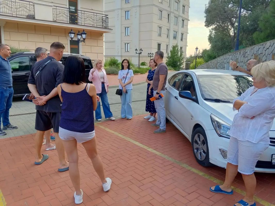 Янина Павленко: Сегодня же с выездом на места отработала ряд обращений ялтинцев Янина Павленко: Сегодня же с выездом на места отработала ряд обращений ялтинцев