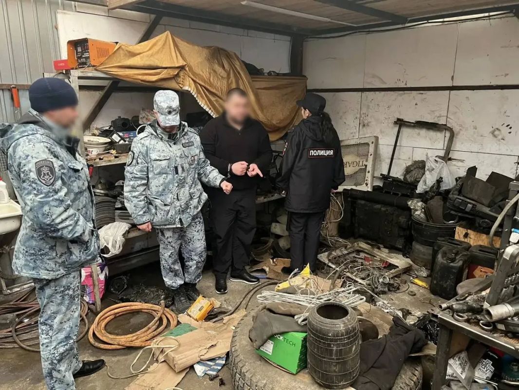 Трое жителей Симферопольского района предстанут перед судом за похищение человека и вымогательство