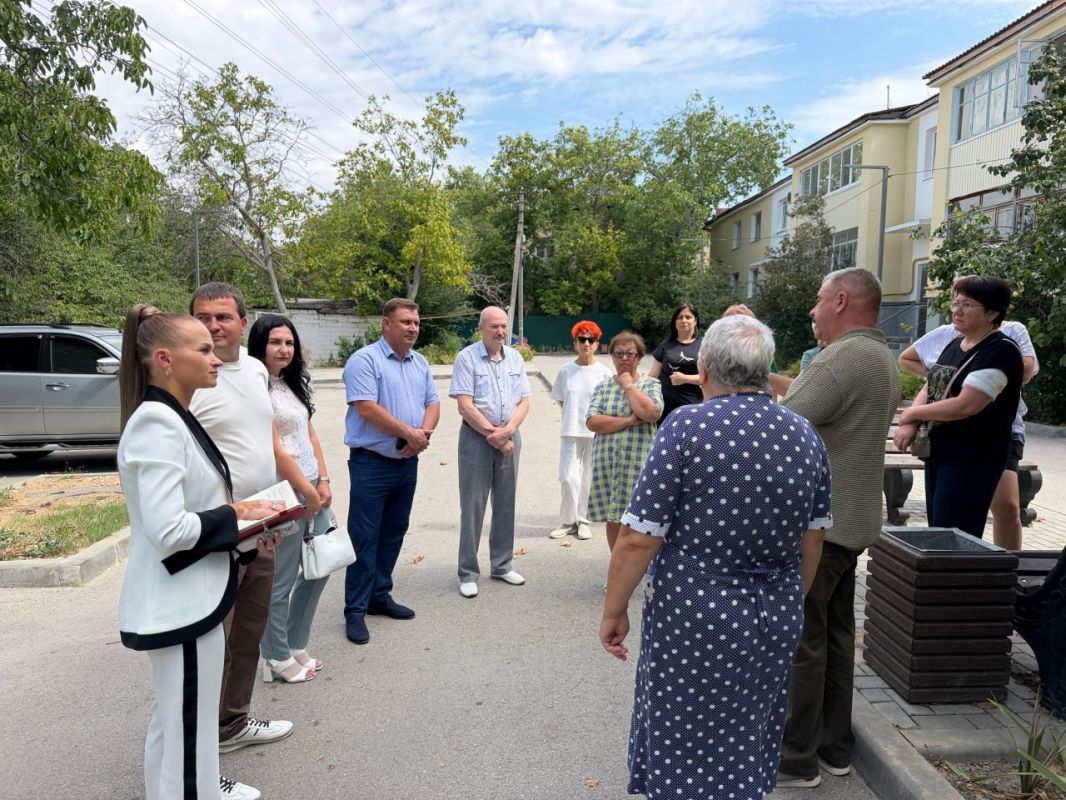 Юрий Нестеренко: В конструктивном ключе прошли встречи с жителями улиц Строительная и Гагарина в Бахчисарае Юрий Нестеренко: В конструктивном ключе прошли встречи с жителями улиц Строительная и Гагарина в Бахчисарае