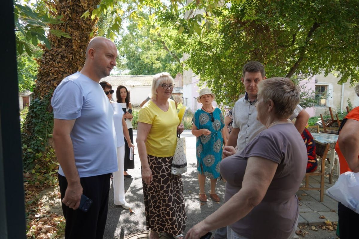 Глава администрации Керчи Иван Кошель продолжает практику выездных встреч с горожанами Глава администрации Керчи Иван Кошель продолжает практику выездных встреч с горожанами