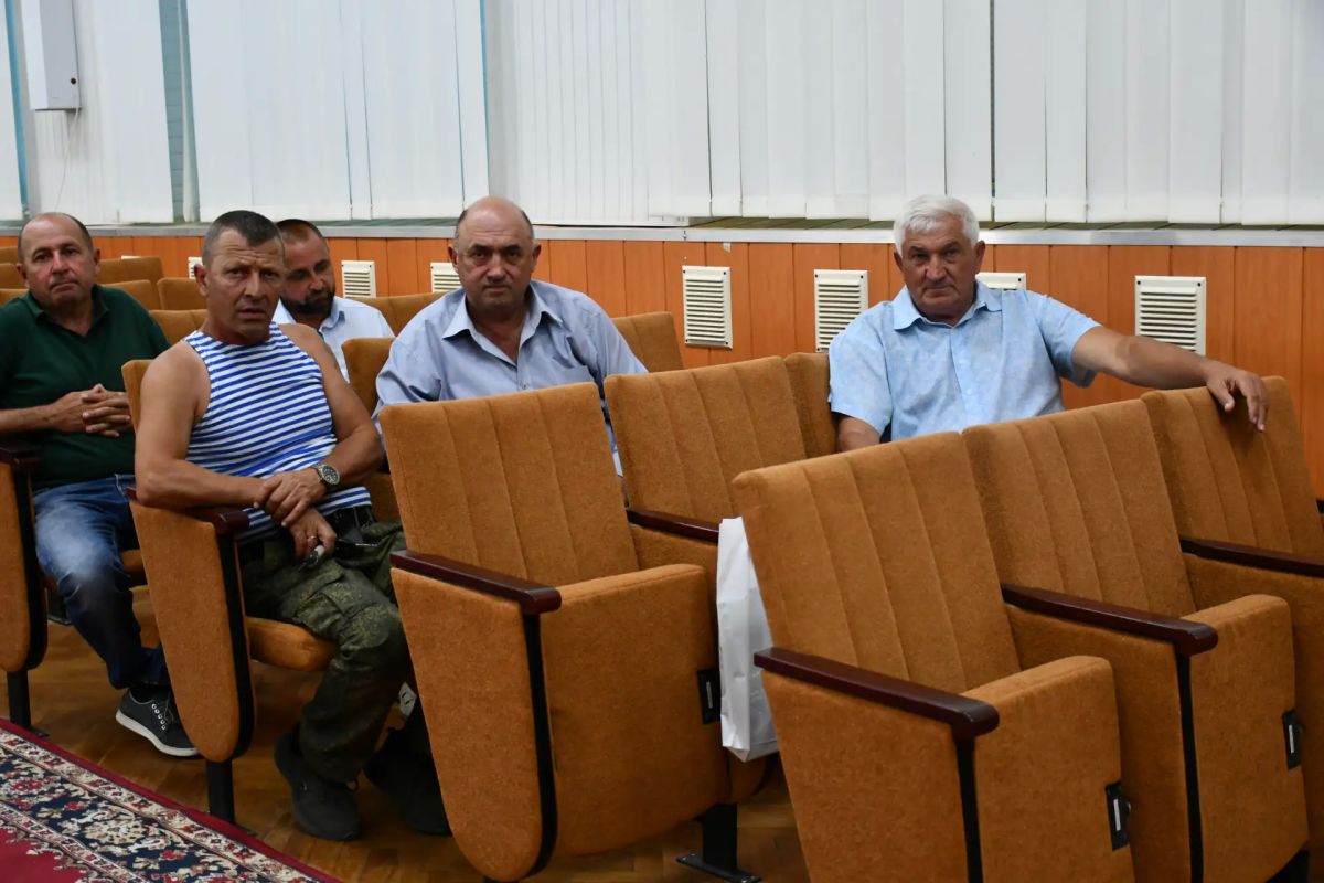 В Красногвардейском районе обсудили стратегию развития сельского хозяйства на 2027 год В Красногвардейском районе обсудили стратегию развития сельского хозяйства на 2027 год