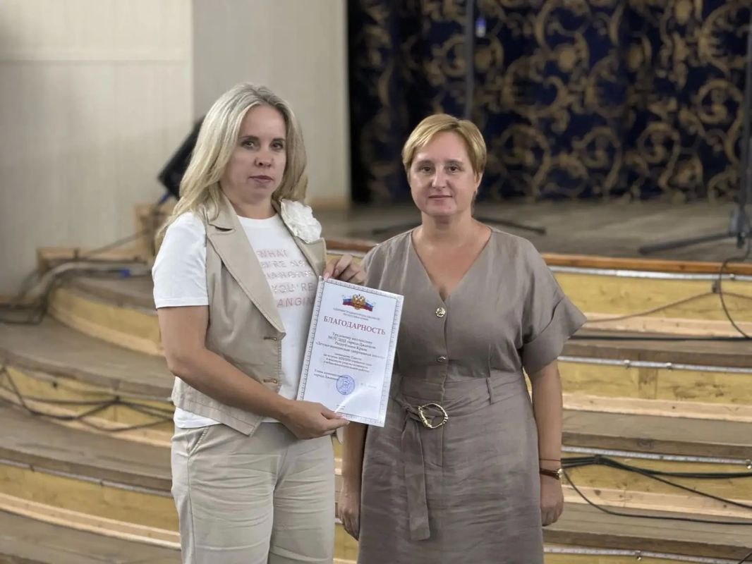 За каждым успехом наших детей – ежедневный труд тех, кто находится рядом с ними каждый день: учителей и воспитателей, руководителей и специалистов За каждым успехом наших детей – ежедневный труд тех, кто находится рядом с ними каждый день: учителей и воспитателей, руководителей и специалистов