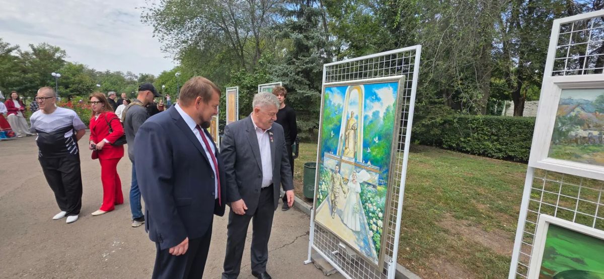 Виктор Водолацкий: Сегодня по приглашению главы города Луганска Яны Валерьевны Пащенко вместе с гостями нашего города - представителями Оренбургской области, Донецкой Народной Республики и Республики Крым посетили парк имени... Виктор Водолацкий: Сегодня по приглашению главы города Луганска Яны Валерьевны Пащенко вместе с гостями нашего города - представителями Оренбургской области, Донецкой Народной Республики и Республики Крым посетили парк имени...