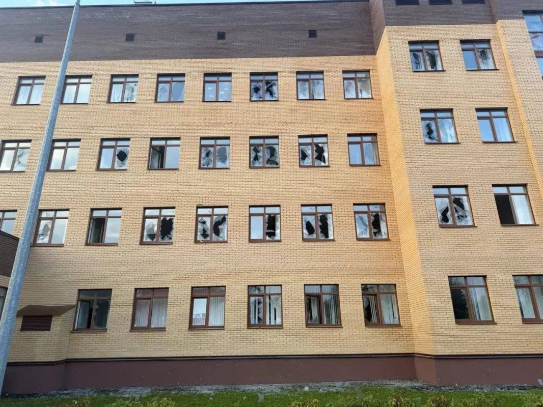 Главное к этому часу:. Беспилотник ВСУ попал в магазин «Магнит» в подмосковном Павловском Посаде Главное к этому часу:. Беспилотник ВСУ попал в магазин «Магнит» в подмосковном Павловском Посаде