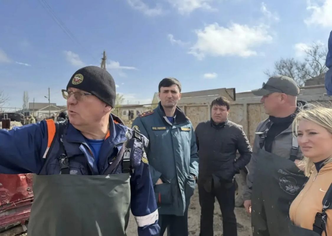 Игорь Кастюкевич: Вклад волонтеров Единой России в помощь в ликвидации ЧС отметил полковник внутренней службы МЧС России Николай Аринахин Игорь Кастюкевич: Вклад волонтеров Единой России в помощь в ликвидации ЧС отметил полковник внутренней службы МЧС России Николай Аринахин