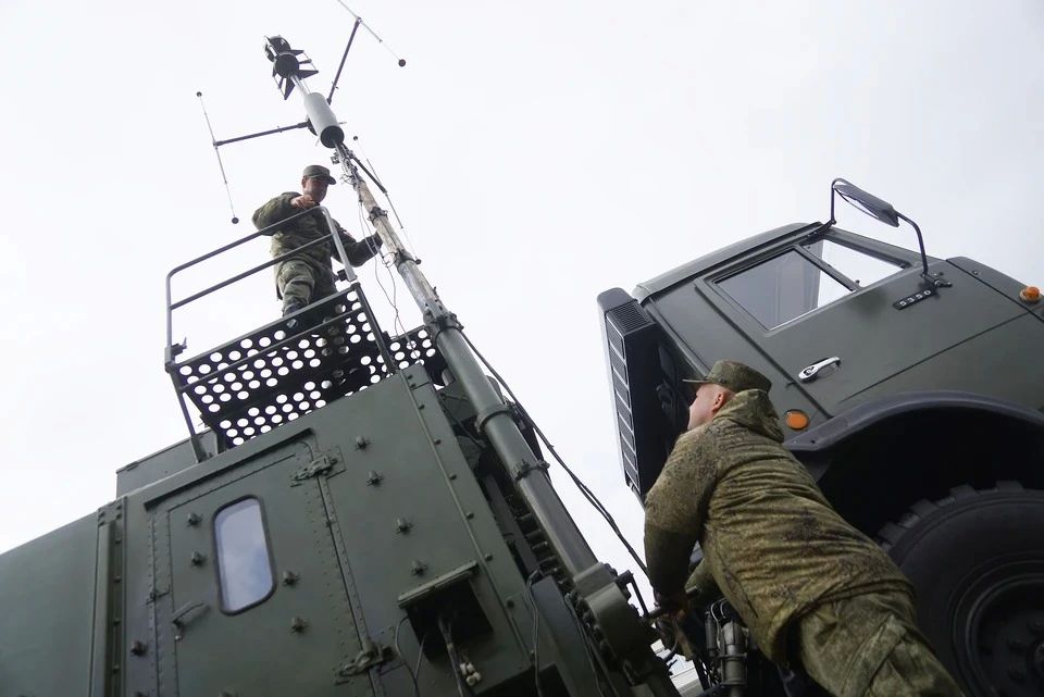 Российские системы РЭБ научились "убивать" Starlink Илона Маска