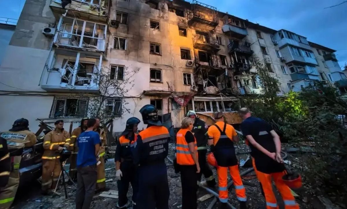 Украинские дроны нанесли удар по жилым домам и детскому саду в Севастополе: пострадали четыре человека