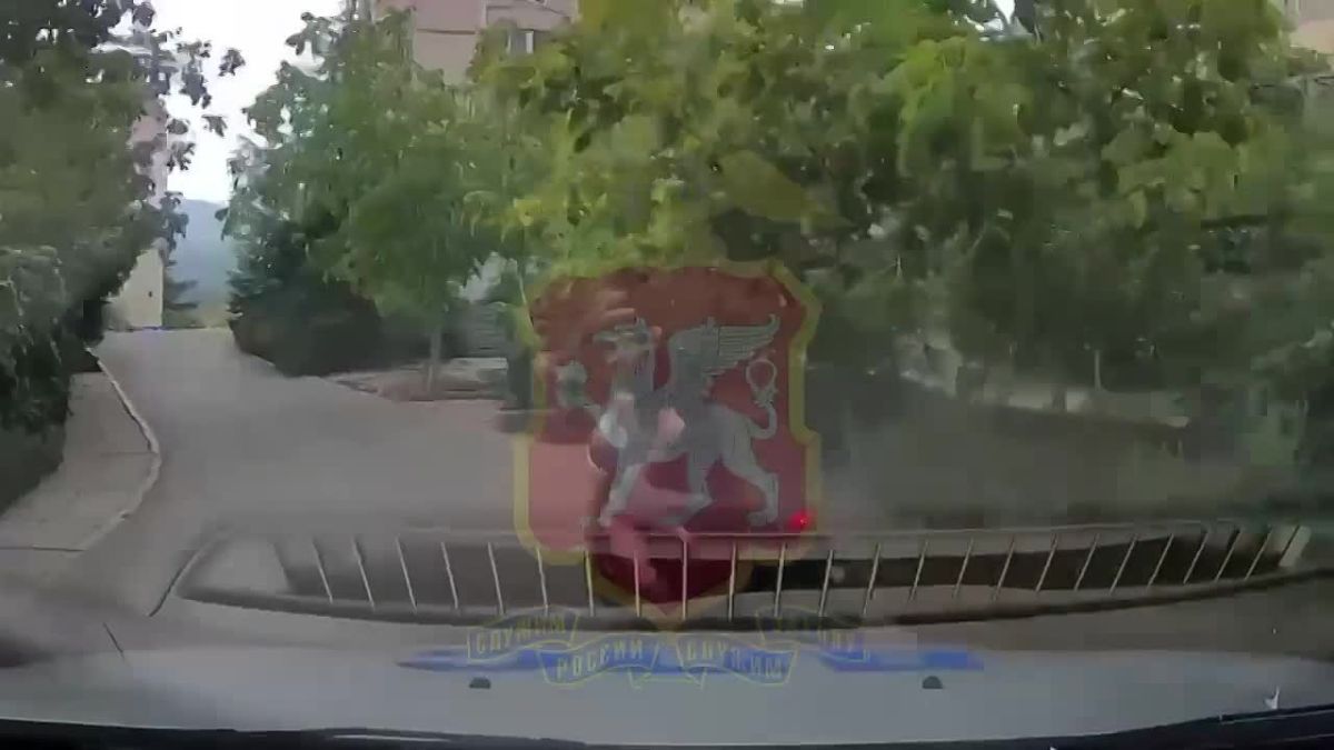 В Алуште задержали двоих подростков на мопедах, которые пытались скрыться