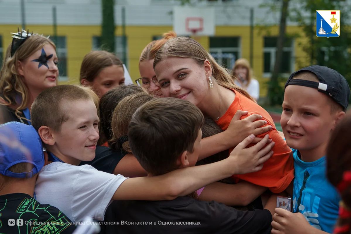 Около двух тысяч севастопольских школьников поучаствовали в событиях «Планеты детства» Около двух тысяч севастопольских школьников поучаствовали в событиях «Планеты детства»