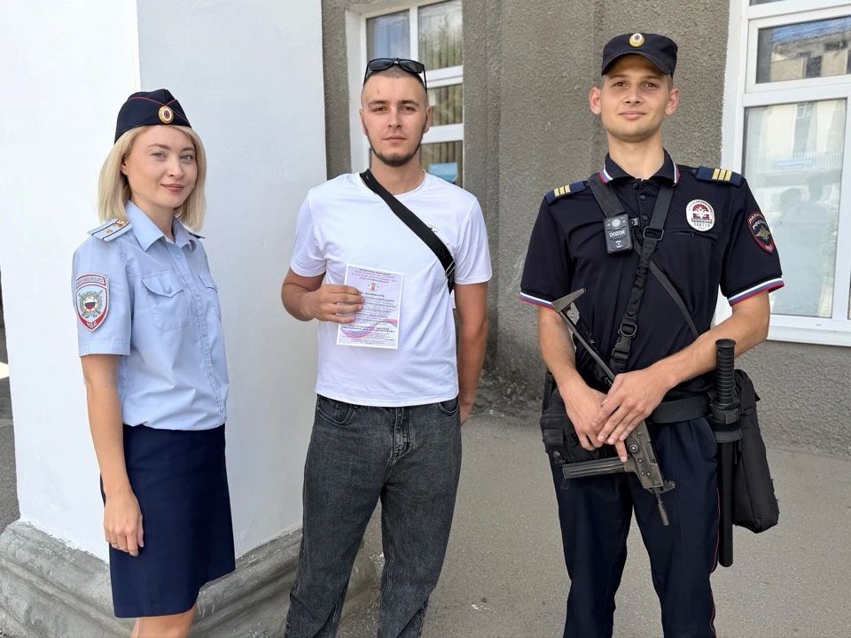 Призвание — защищать: джанкойские полицейские провели профориентационную встречу с молодежью Призвание — защищать: джанкойские полицейские провели профориентационную встречу с молодежью