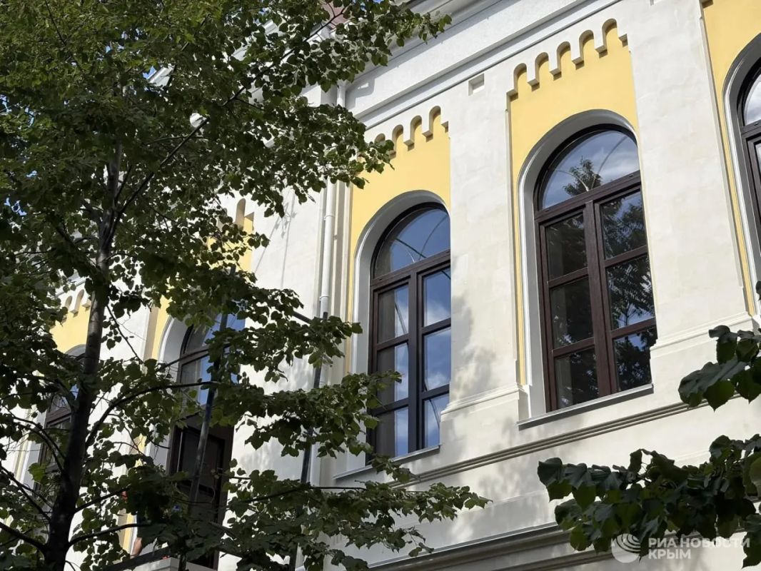 Работы по реставрации Крымской филармонии завершены на 80-90% Работы по реставрации Крымской филармонии завершены на 80-90%