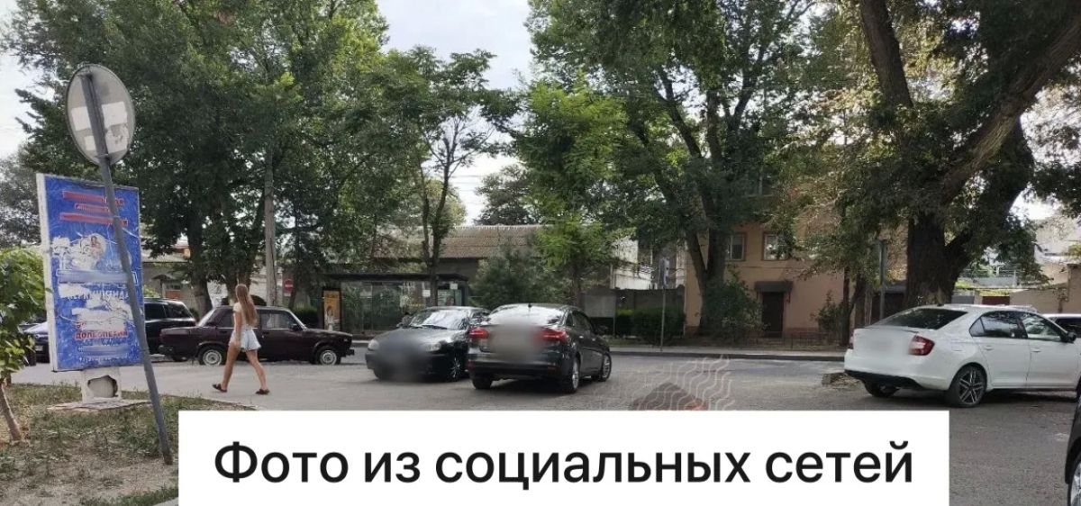 Сотрудники Госавтоинспекции Евпатории отреагировали на сигнал из соцсетей: водители припарковавшие свои автомобили на тротуаре оштрафованы