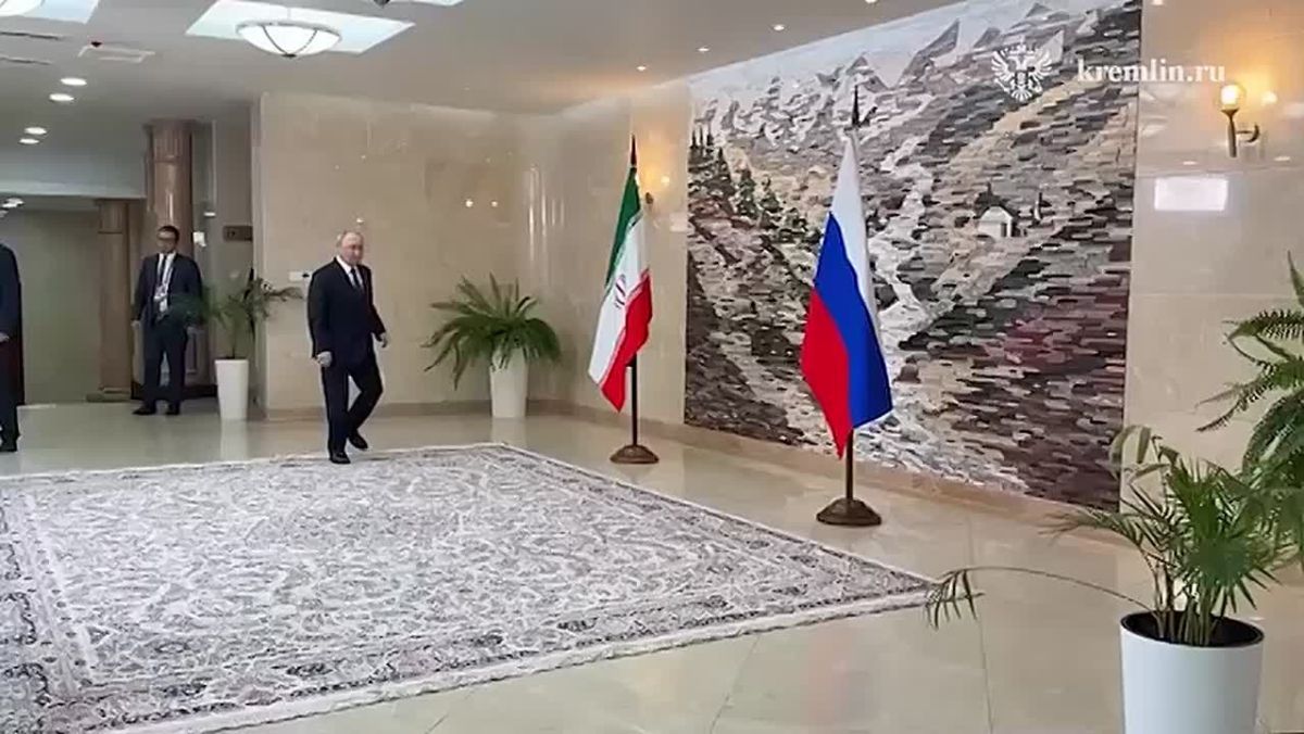 Владимир Путин проводит встречу с президентом Ирана Масудом Пезешкианом