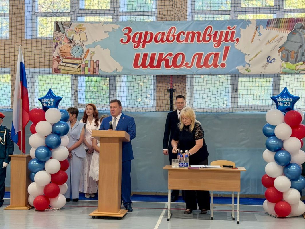 Юрий Нестеренко: Торжественная линейка – знаменует начало нового учебного года Юрий Нестеренко: Торжественная линейка – знаменует начало нового учебного года