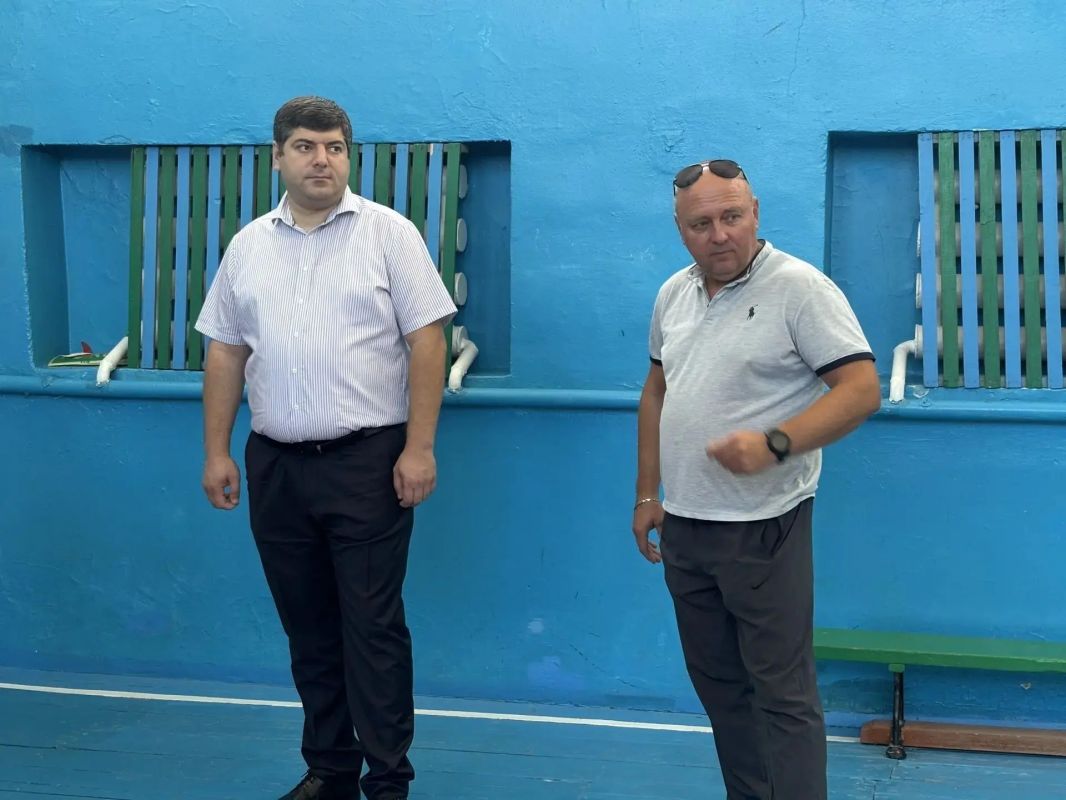 Анушаван Агаджанян поздравил с Днём знаний школьников в с. Завет-Ленинский Анушаван Агаджанян поздравил с Днём знаний школьников в с. Завет-Ленинский