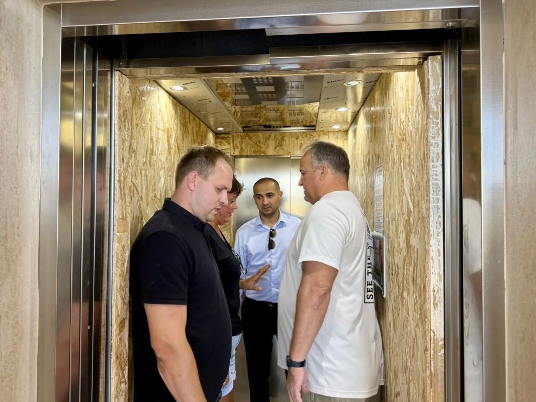 Виталий Оганесян: Работа с обращениями граждан имеет важное значение в коммуникации с жителями и гостями города Виталий Оганесян: Работа с обращениями граждан имеет важное значение в коммуникации с жителями и гостями города