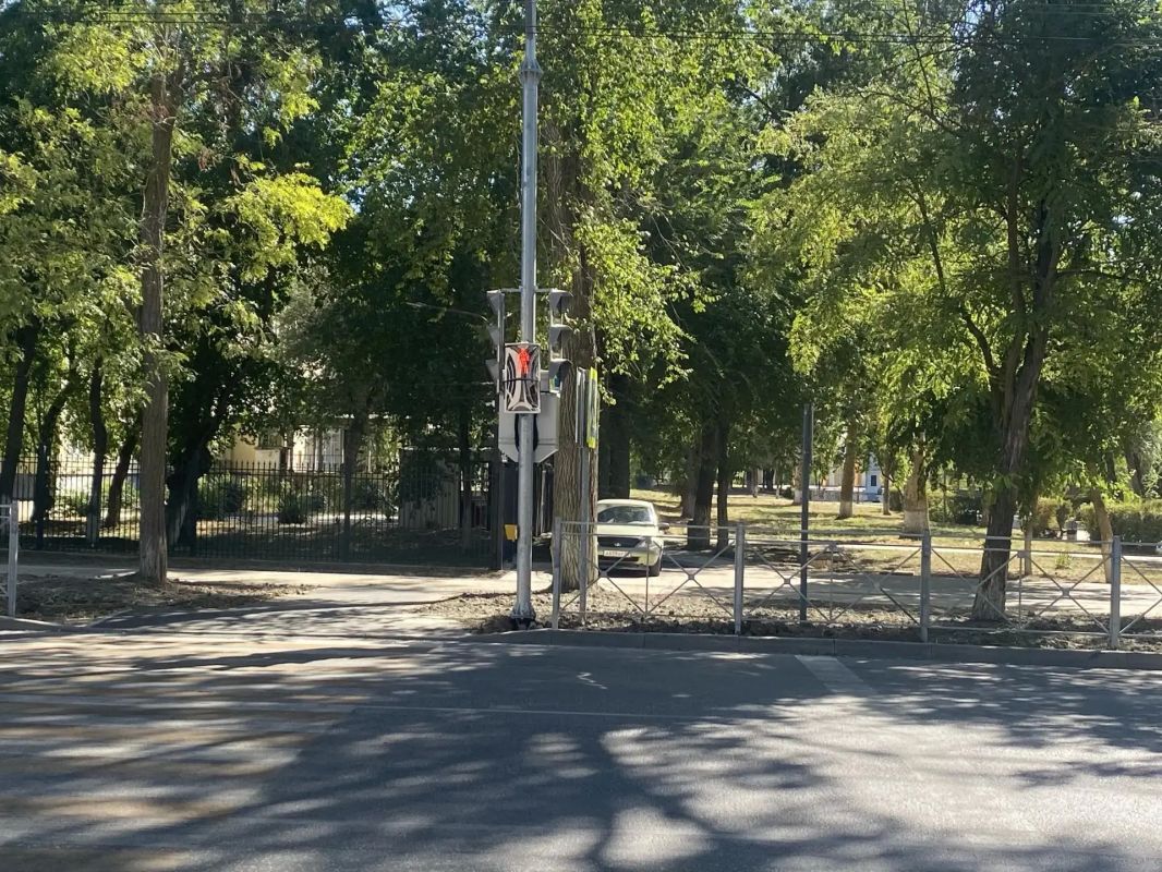 В Керчи запустили новые светофоры В Керчи запустили новые светофоры
