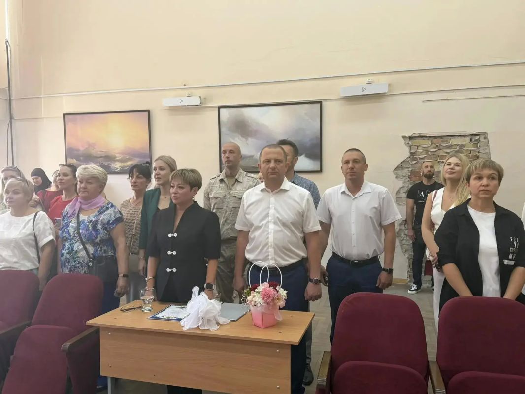 Члены ОП Крыма поздравили школьников с Днём знаний Члены ОП Крыма поздравили школьников с Днём знаний