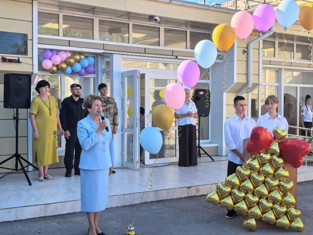 Екатерина Алтабаева: В День знаний посетила севастопольскую гимназию № 10 имени Героя Советского Союза М.Е. Ефимова. Екатерина Алтабаева: В День знаний посетила севастопольскую гимназию № 10 имени Героя Советского Союза М.Е. Ефимова.