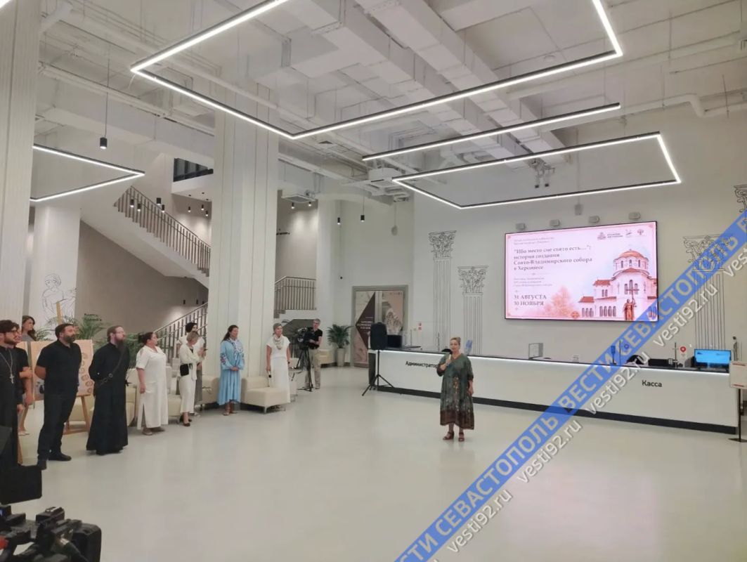 В Новом Херсонесе показали 19 реликвий Свято-Владимирского собора В Новом Херсонесе показали 19 реликвий Свято-Владимирского собора