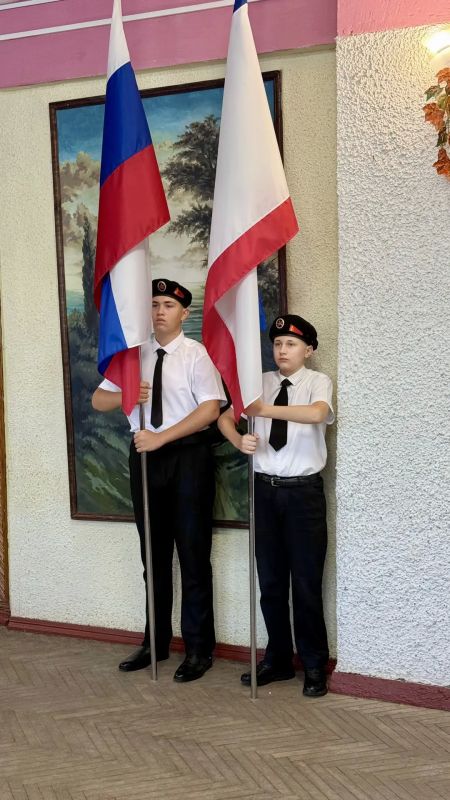 Министр экологии и природных ресурсов Республики Крым Павел Чаговец поздравил учащихся МБОУ «СОШ № 31» с Днём знаний Министр экологии и природных ресурсов Республики Крым Павел Чаговец поздравил учащихся МБОУ «СОШ № 31» с Днём знаний
