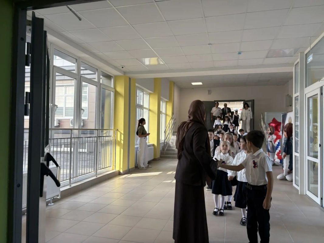 В Симферополе и Симферопольском районе открылись две новые школы В Симферополе и Симферопольском районе открылись две новые школы