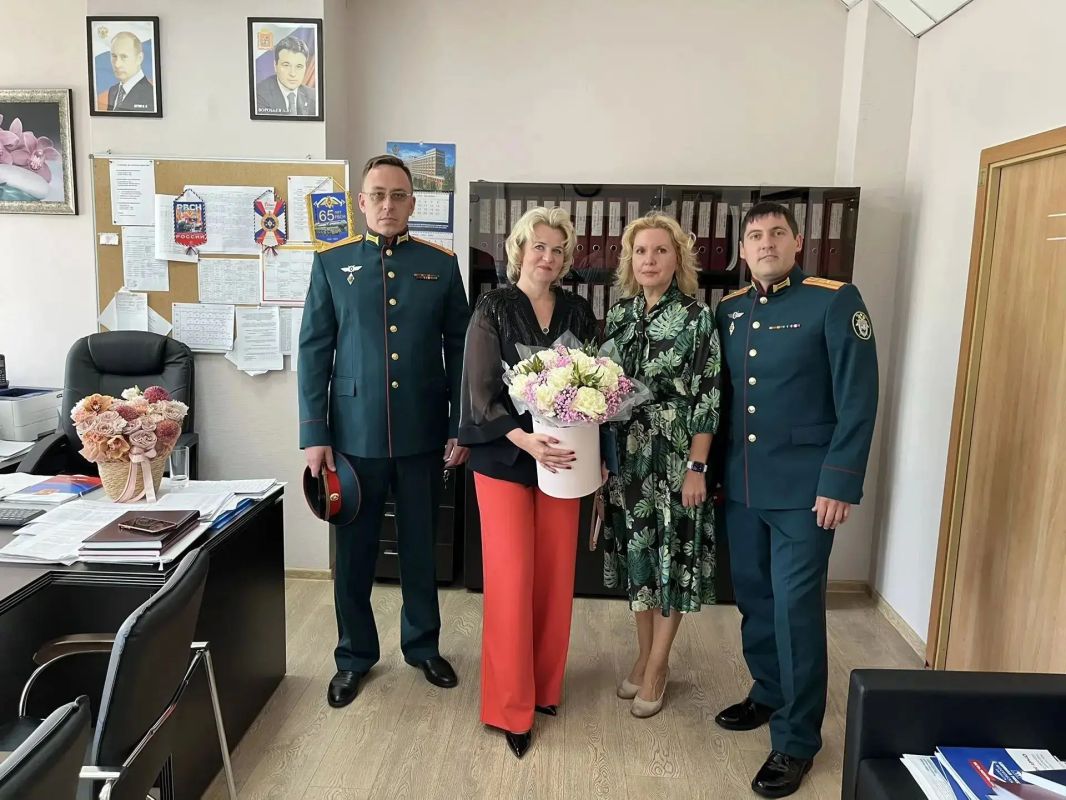 Офицеры военных следственных органов СК России поздравили кадет профильных классов с Днем знаний Офицеры военных следственных органов СК России поздравили кадет профильных классов с Днем знаний