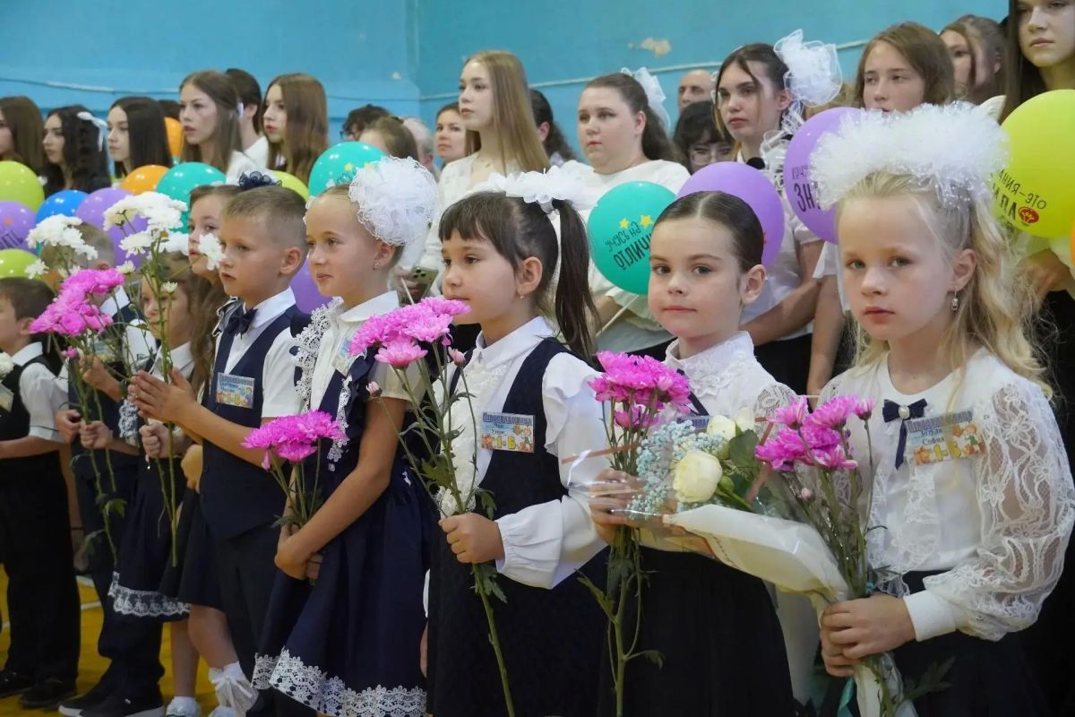 Сегодня во всех школах Керчи прозвучали первые звонки Сегодня во всех школах Керчи прозвучали первые звонки