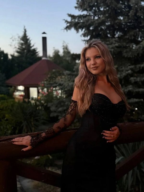 Корону «Мисс Крым-2026» завоевала 17-летняя студентка из Севастополя Корону «Мисс Крым-2026» завоевала 17-летняя студентка из Севастополя