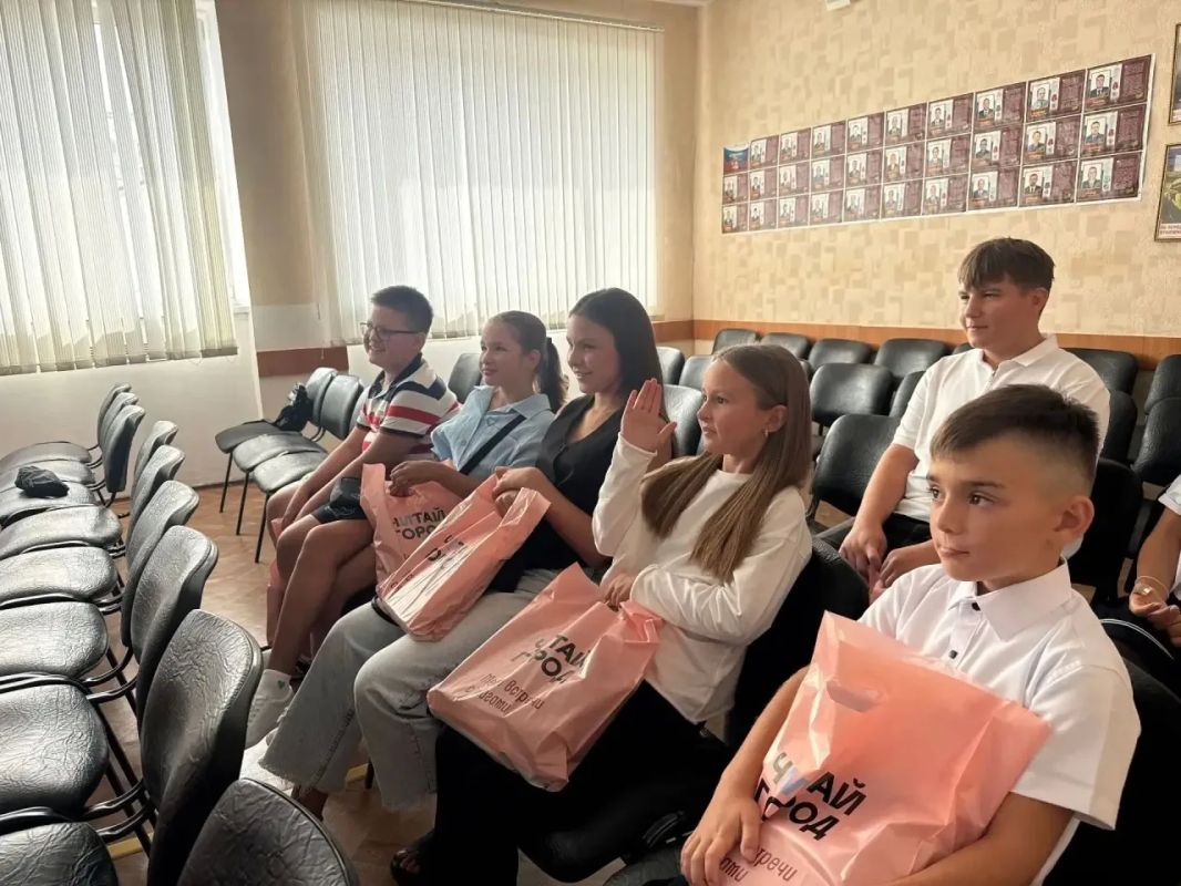 В УМВД России «Симферополь» прошла всероссийская акция «Помоги пойти учиться» В УМВД России «Симферополь» прошла всероссийская акция «Помоги пойти учиться»