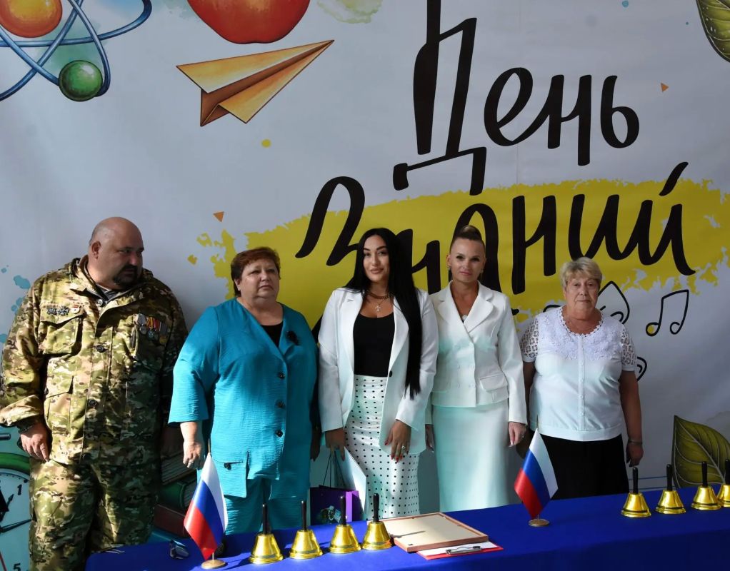 Руководство Госкомнаца Крыма приняло участие в торжественной линейке, посвященной Дню знаний Руководство Госкомнаца Крыма приняло участие в торжественной линейке, посвященной Дню знаний
