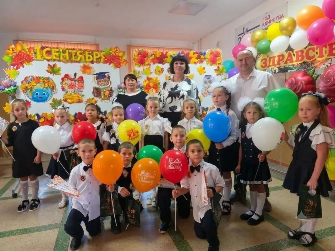 Новый учебный год стартовал! Сегодня все школы Первомайского района распахнули двери, встречая ребят улыбками и атмосферой большого праздника Новый учебный год стартовал! Сегодня все школы Первомайского района распахнули двери, встречая ребят улыбками и атмосферой большого праздника