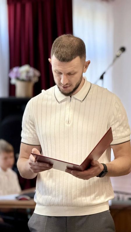 Министр экологии и природных ресурсов Республики Крым Павел Чаговец поздравил учащихся МБОУ «СОШ № 31» с Днём знаний Министр экологии и природных ресурсов Республики Крым Павел Чаговец поздравил учащихся МБОУ «СОШ № 31» с Днём знаний