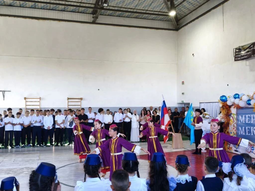 Руководство Госкомнаца Крыма приняло участие в торжественной линейке, посвященной Дню знаний Руководство Госкомнаца Крыма приняло участие в торжественной линейке, посвященной Дню знаний