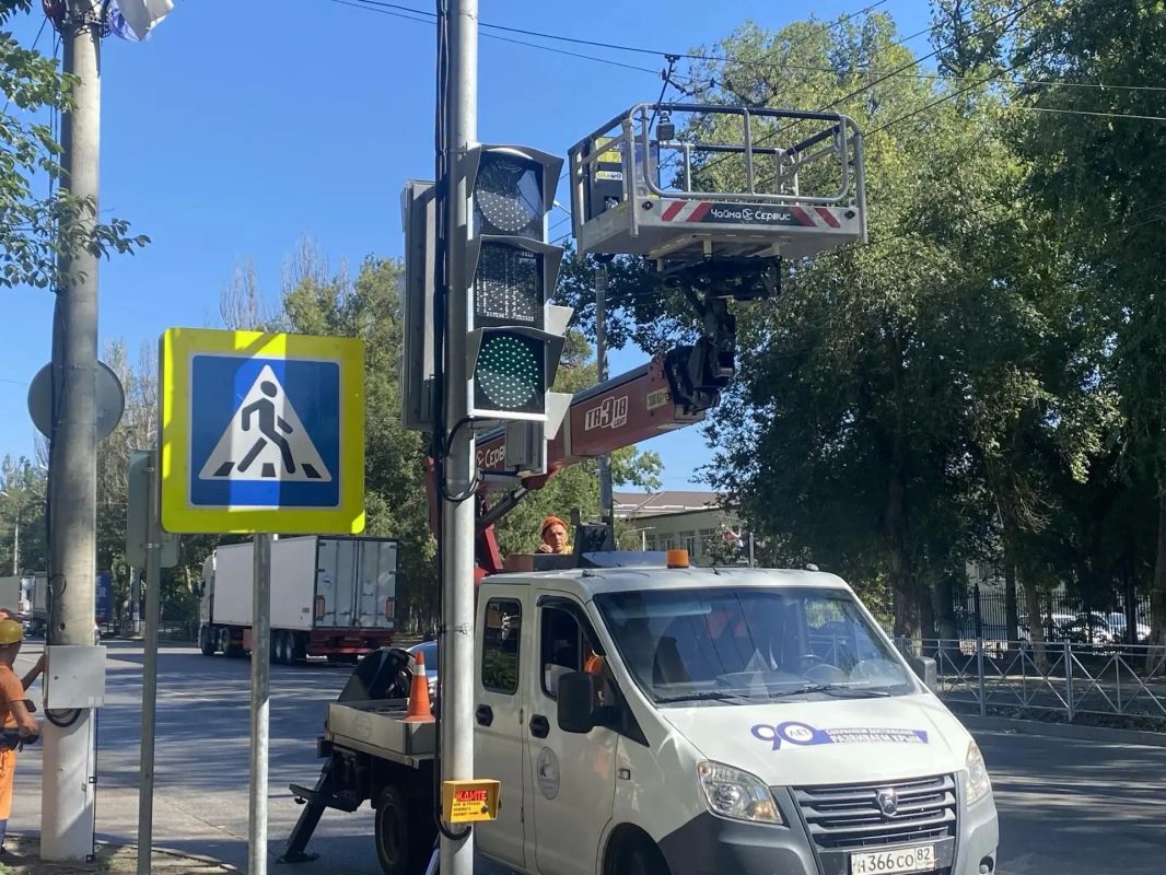 В Керчи запустили новые светофоры В Керчи запустили новые светофоры