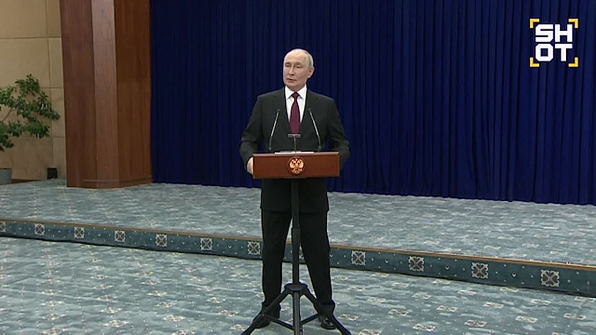 ВС РФ не наносят удары по руководству Украины из-за того, что нужны какие-то люди для обсуждения мирного урегулирования, заявил Владимир Путин