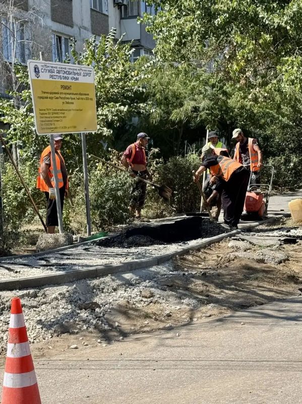 Рабочий выезд на улицу Лобозова и Гайнутдинова Рабочий выезд на улицу Лобозова и Гайнутдинова