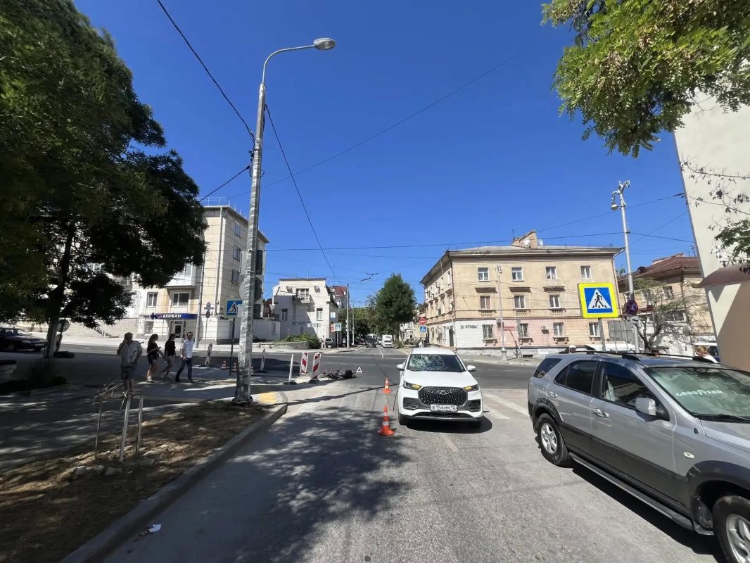Легковушка сбила велосипедиста на Адмирала Октябрьского в Севастополе Легковушка сбила велосипедиста на Адмирала Октябрьского в Севастополе