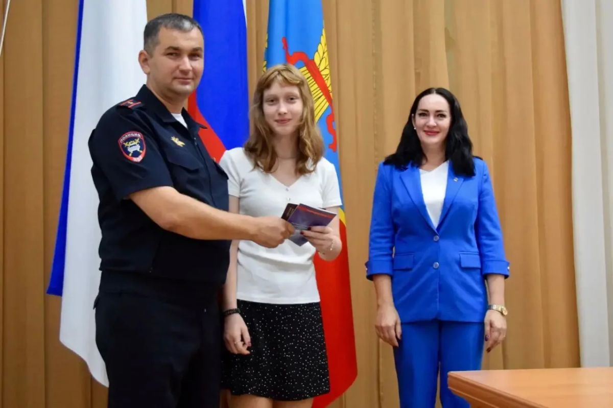 В День знаний в Администрации Красногвардейского района состоялась торжественная церемония вручения первых паспортов юным жителям района В День знаний в Администрации Красногвардейского района состоялась торжественная церемония вручения первых паспортов юным жителям района