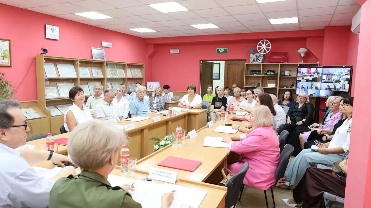 Сотрудники архивного отдела (муниципального архива) Сакского района посетили заседание Коллегии Государственного комитета по делам архивов и Общественного совета при Государственном комитете по делам архивов Республики Крым
