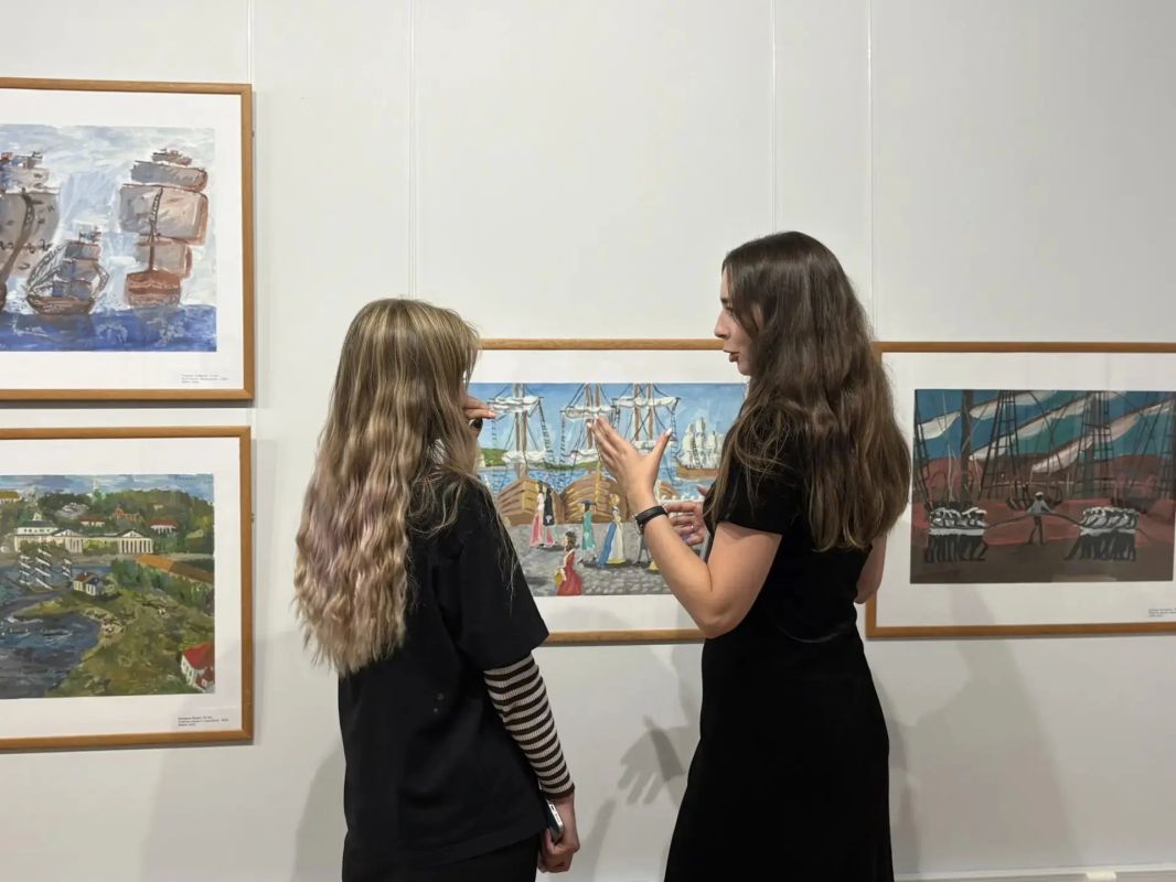 В Санкт-Петербурге открылась выставка юных севастопольских художников «Город русских моряков» В Санкт-Петербурге открылась выставка юных севастопольских художников «Город русских моряков»