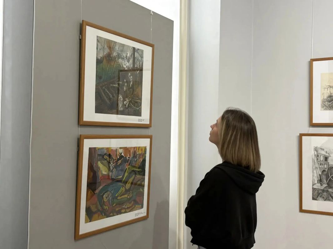 В Санкт-Петербурге открылась выставка юных севастопольских художников «Город русских моряков»