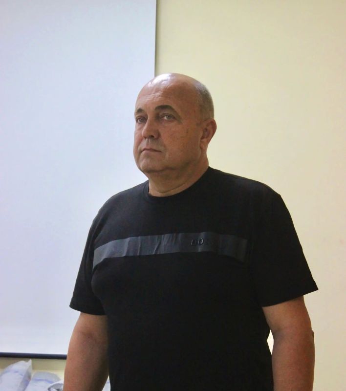 Поздравление министра чрезвычайных ситуаций Республики Крым Алексея Ерёменко по случаю Дня рождения Бабенко Дмитрия Анатольевича!