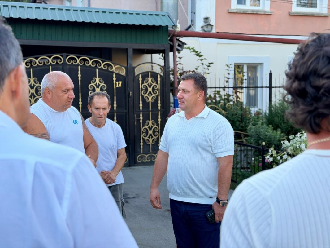 Юрий Нестеренко: Комплекс проблемных вопросов обсудили с жителями улицы Бориса Хохлова в Симферополе Юрий Нестеренко: Комплекс проблемных вопросов обсудили с жителями улицы Бориса Хохлова в Симферополе