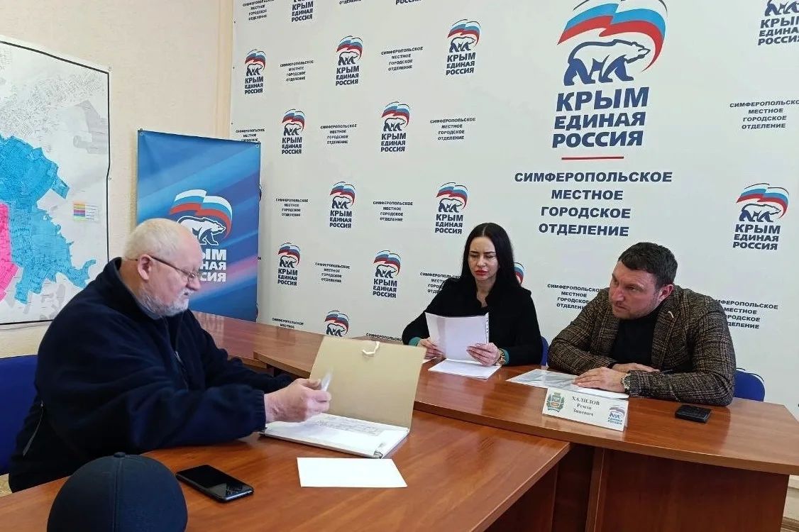 Владимир Константинов: В Крыму депутаты всех уровней регулярно проводят приёмы граждан в общественных приёмных «Единой России» Владимир Константинов: В Крыму депутаты всех уровней регулярно проводят приёмы граждан в общественных приёмных «Единой России»