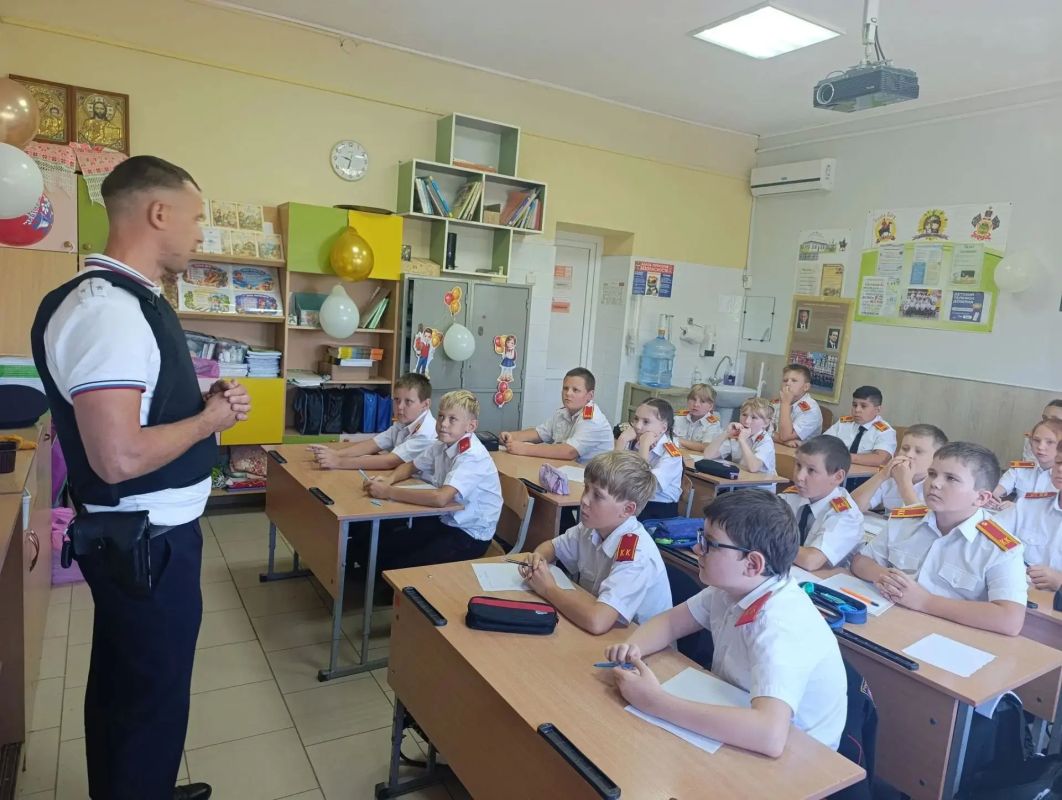 Транспортные полицейские провели профилактические уроки для школьников Транспортные полицейские провели профилактические уроки для школьников