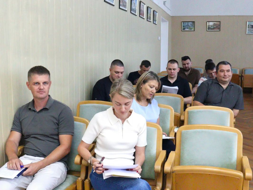 В Бахчисарайском и Симферопольском районах обсудили вопросы организации работы со строительными и крупногабаритными отходами В Бахчисарайском и Симферопольском районах обсудили вопросы организации работы со строительными и крупногабаритными отходами